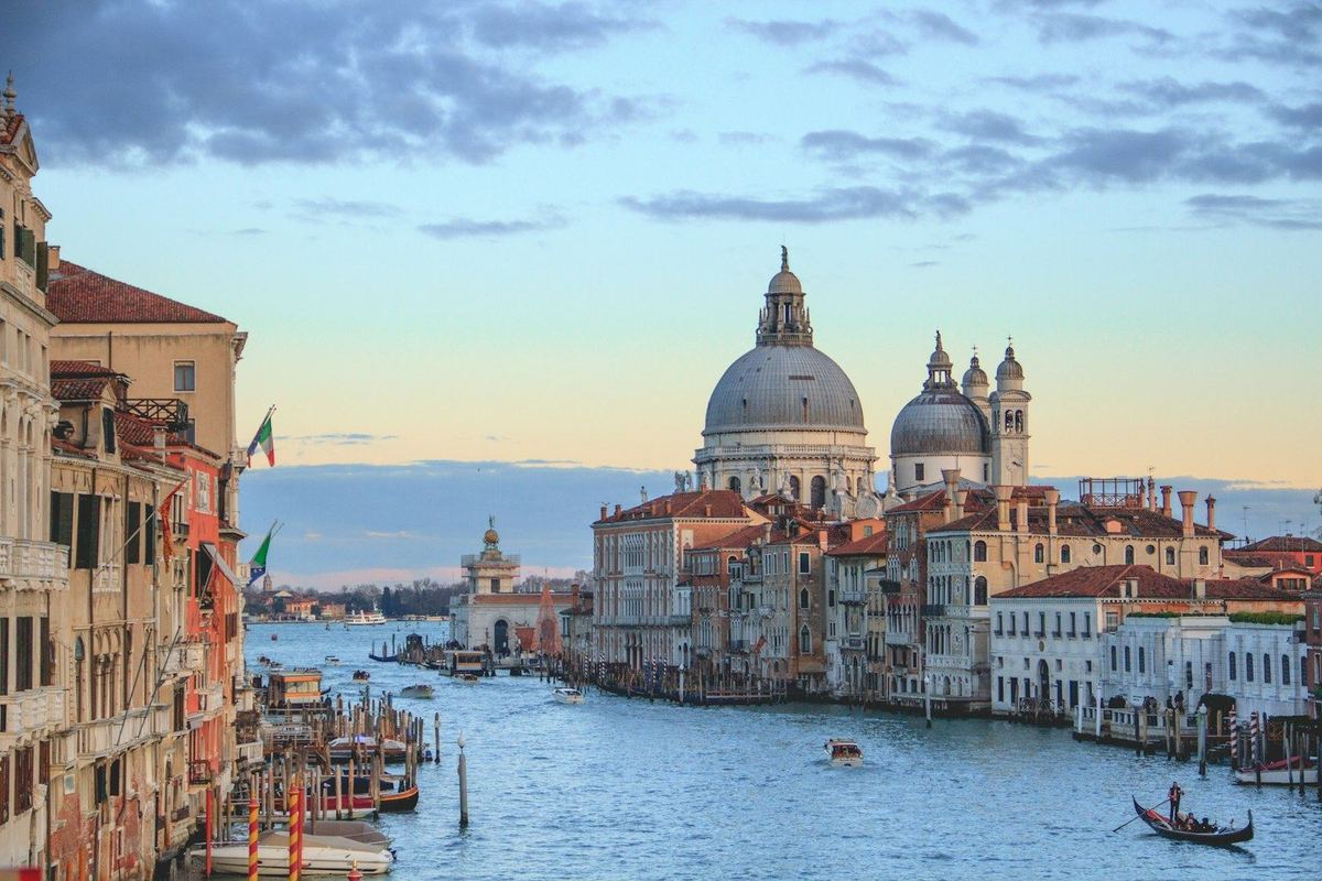 Le Grand Canal de Venise et ses gondoles